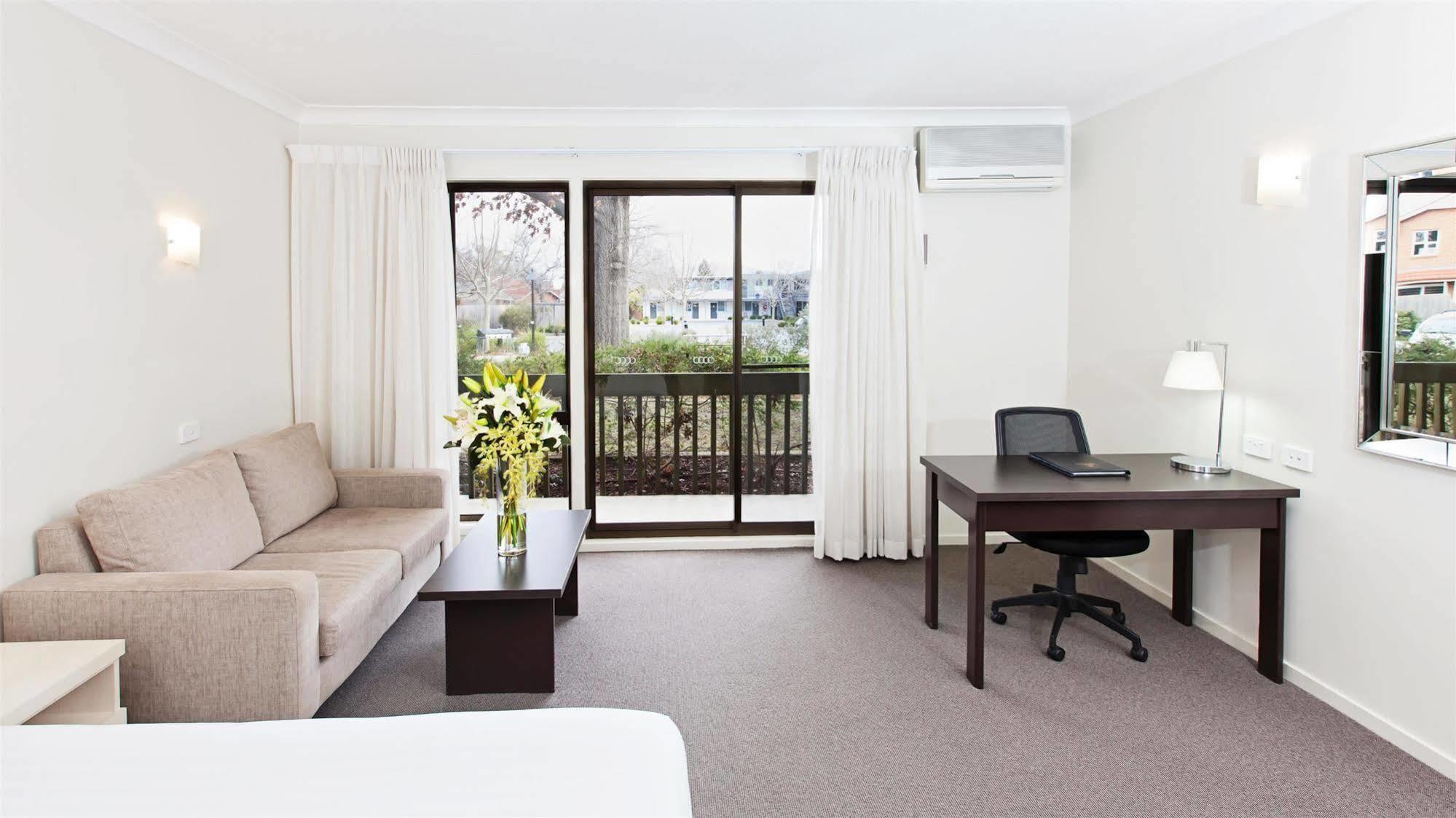 Ibis Styles Canberra Tall Trees Exterior foto